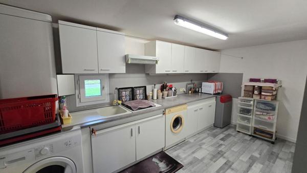 Maison  plain-pied 150 m2  parfaitement entretenue/  3 chambres  / 2 SDB  / dépendances