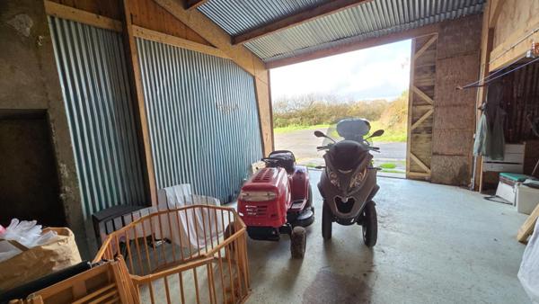 Maison  plain-pied 150 m2  parfaitement entretenue/  3 chambres  / 2 SDB  / dépendances