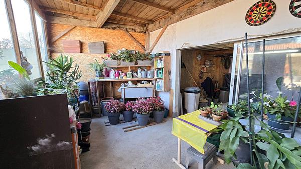 Maison  plain-pied 150 m2  parfaitement entretenue/  3 chambres  / 2 SDB  / dépendances