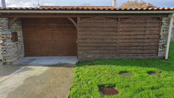 Maison  plain-pied 150 m2  parfaitement entretenue/  3 chambres  / 2 SDB  / dépendances