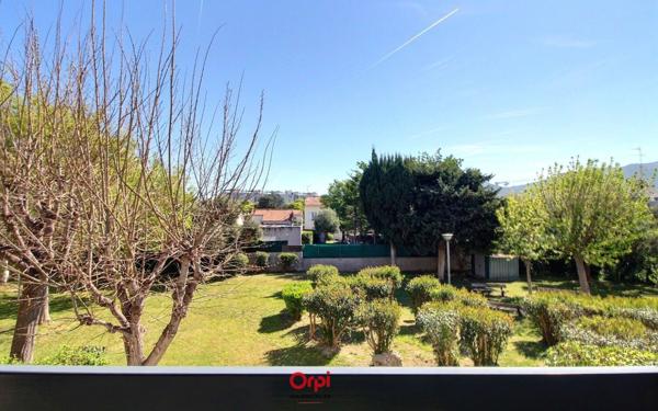 Appartement à vendre    4 pièces • 73,20 m2 Marseille 11