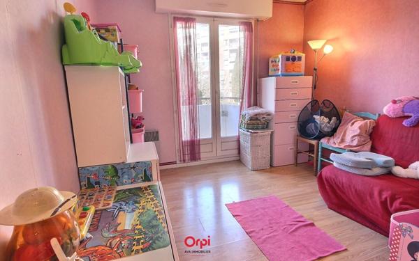 Appartement à vendre    4 pièces • 73,20 m2 Marseille 11