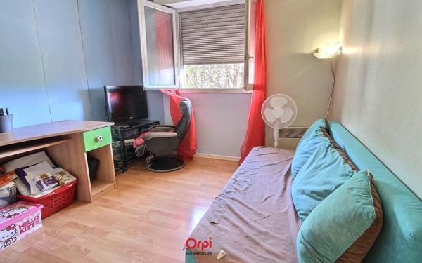 Appartement à vendre    4 pièces • 73,20 m2 Marseille 11