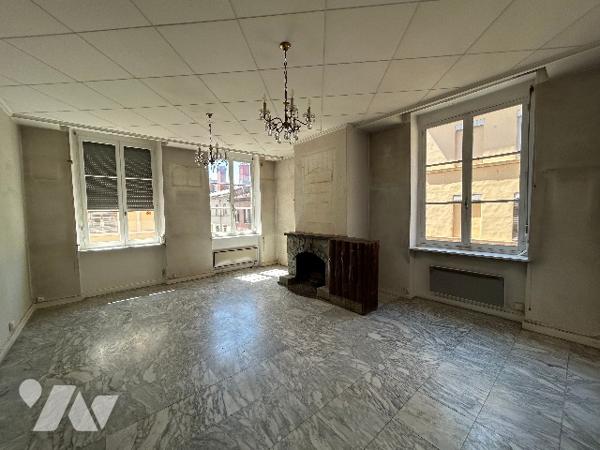 RUE DES TABLES CLAUDIENNES
Un appartement lumineux au 4e étage de l'immeuble. Exposition Sud-Ouest.