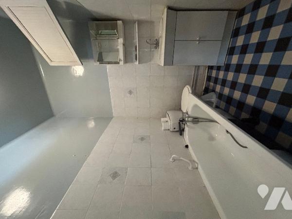 RUE DES TABLES CLAUDIENNES
Un appartement lumineux au 4e étage de l'immeuble. Exposition Sud-Ouest.