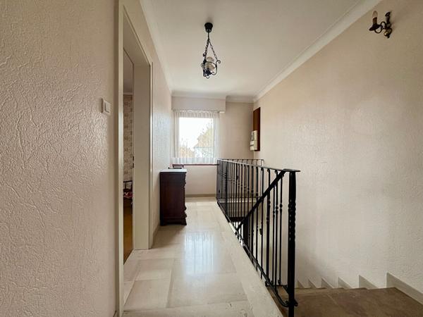 Maison - 8 pièces - 200 m²