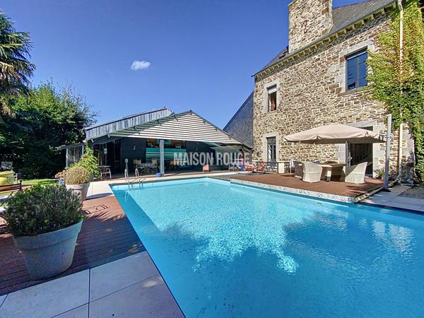 DOL-DE-BRETAGNE - Rare propriété avec piscine et terrain constructible en centre-ville