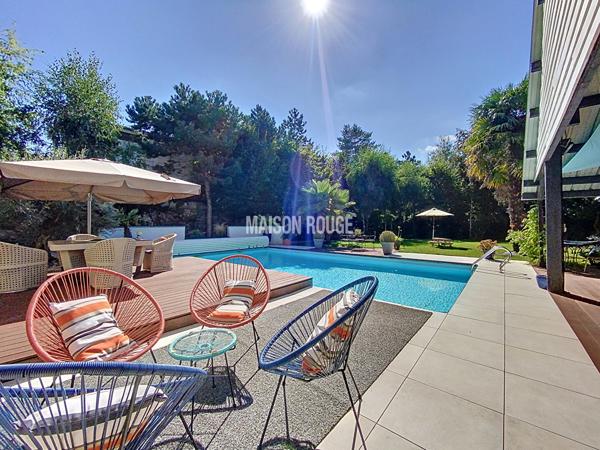 DOL-DE-BRETAGNE - Rare propriété avec piscine et terrain constructible en centre-ville