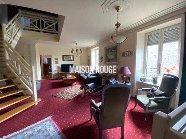 DOL-DE-BRETAGNE - Rare propriété avec piscine et terrain constructible en centre-ville