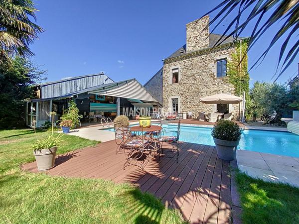 DOL-DE-BRETAGNE - Rare propriété avec piscine et terrain constructible en centre-ville