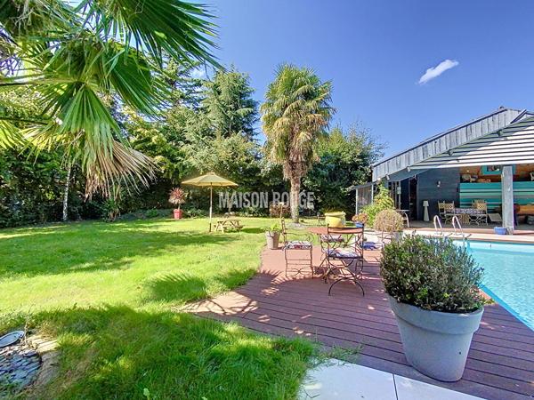 DOL-DE-BRETAGNE - Rare propriété avec piscine et terrain constructible en centre-ville