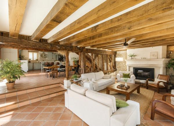Ancienne grange en pierre d'exception avec vue panoramique, piscine et prestations haut de gamme Neuvic