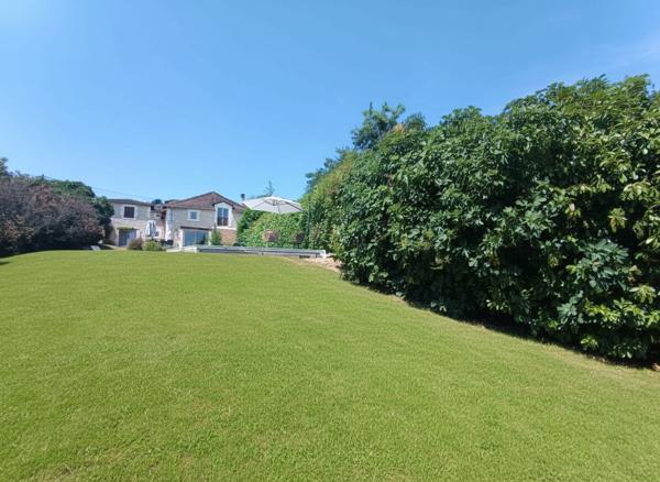 Ancienne grange en pierre d'exception avec vue panoramique, piscine et prestations haut de gamme Neuvic