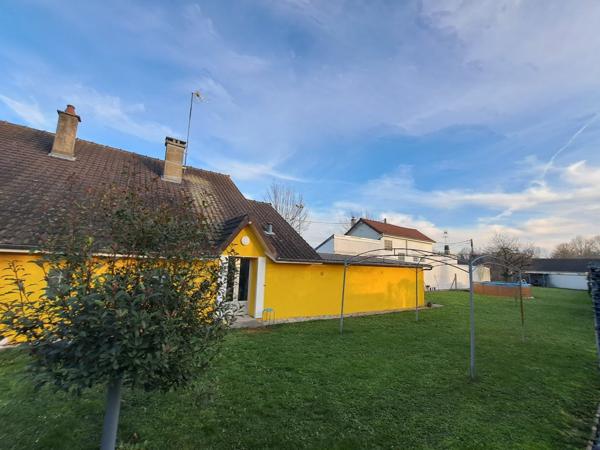 Maison ancienne T4bis avec beau terrain à LA RIVIERE DE CORPS