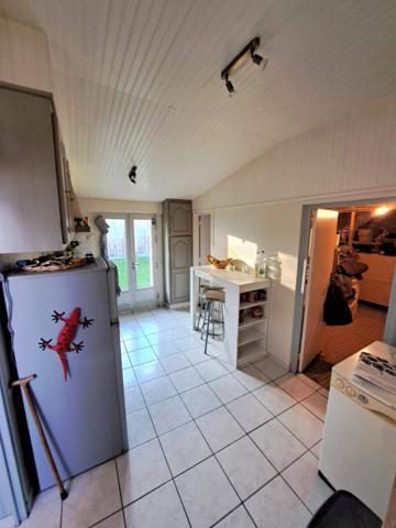 Maison ancienne T4bis avec beau terrain à LA RIVIERE DE CORPS