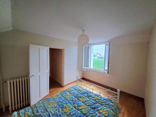 Maison ancienne T4bis avec beau terrain à LA RIVIERE DE CORPS