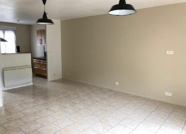 Maison à louer    3 pièces • 59 640 m2 Montreuil-sur-Brêche