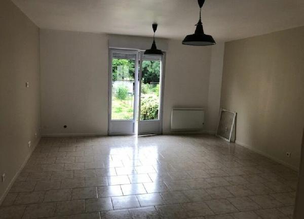 Maison à louer    3 pièces • 59 640 m2 Montreuil-sur-Brêche