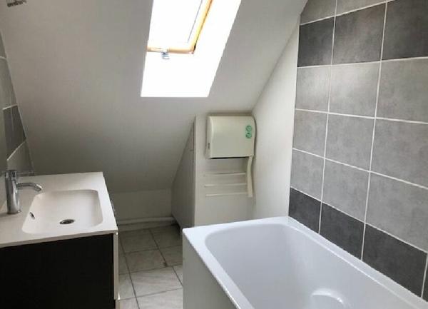 Maison à louer    3 pièces • 59 640 m2 Montreuil-sur-Brêche