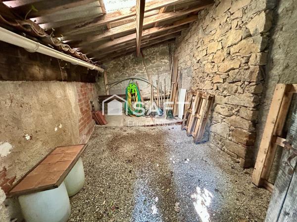 Maison à Labrespy 2 chambres, garage 30m2, Jardin non attenant, deux dépendances.