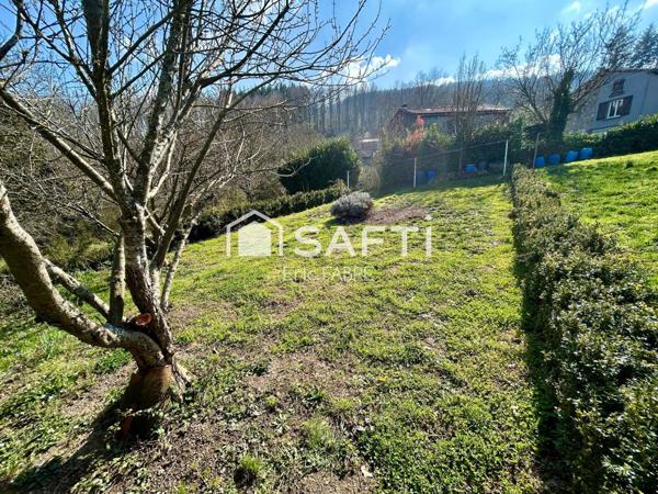 Maison à Labrespy 2 chambres, garage 30m2, Jardin non attenant, deux dépendances.