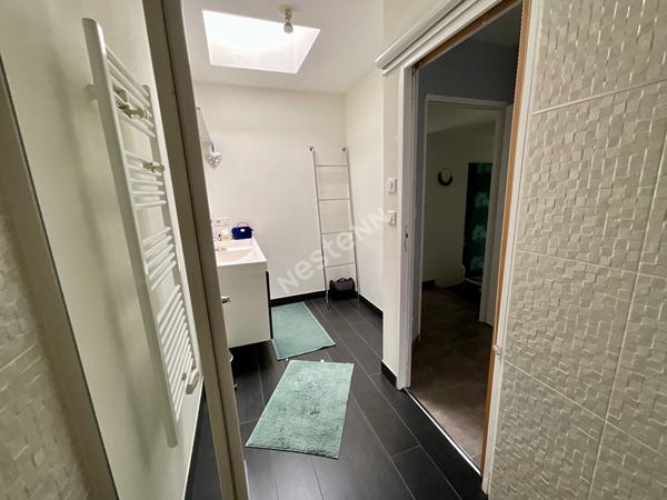 Orvault Grand Val : En vente, maison de 139 m², 4 chambres, baignée de lumière, cuisine A/E, jardin intime, proche tramway.