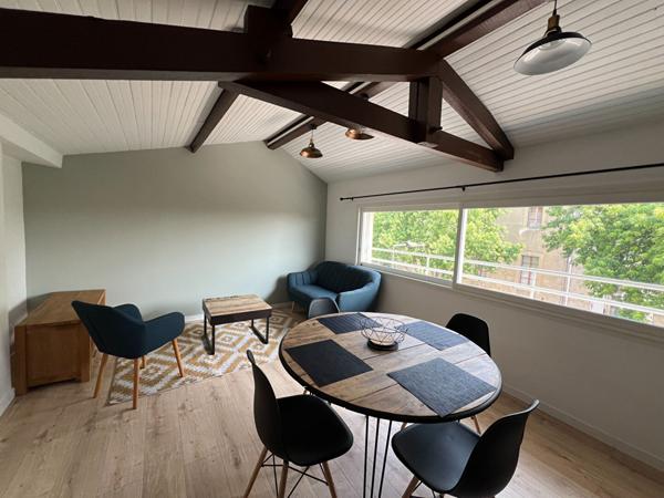 APPARTEMENT AVEC UNE CHAMBRE CLIMATISE ET MEUBLE