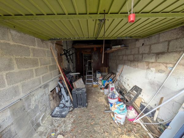 PLOURAY ENSEMBLE DE 2 MAISONS DE PLAIN PIED 110 M² GARAGE ATTENANT ET DEPENDANCE PARCELLE CLOTUREE AVEC PUITS DE 697M²