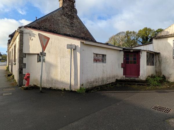 PLOURAY ENSEMBLE DE 2 MAISONS DE PLAIN PIED 110 M² GARAGE ATTENANT ET DEPENDANCE PARCELLE CLOTUREE AVEC PUITS DE 697M²