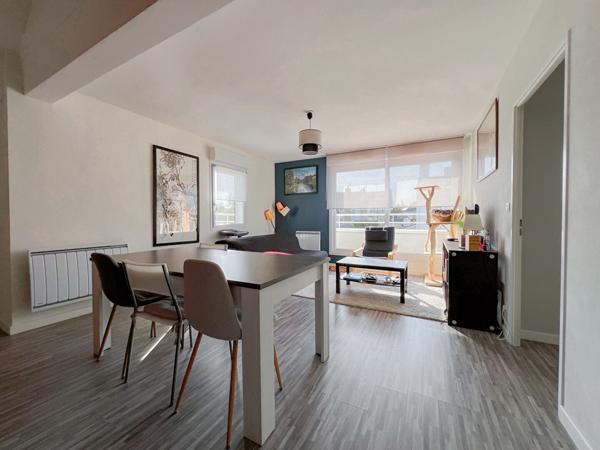 A vendre - ANGERS : Duplex au dernier étage de 3 chambres à Angers, avec garage fermé, balcon, cave secteur Lafayette/gare.