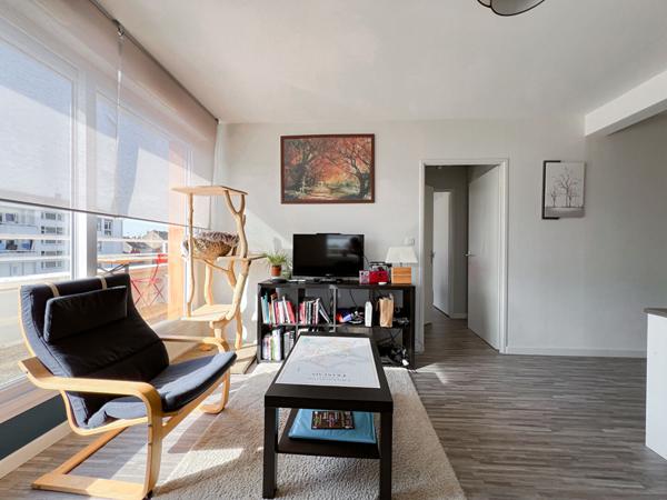 A vendre - ANGERS : Duplex au dernier étage de 3 chambres à Angers, avec garage fermé, balcon, cave secteur Lafayette/gare.