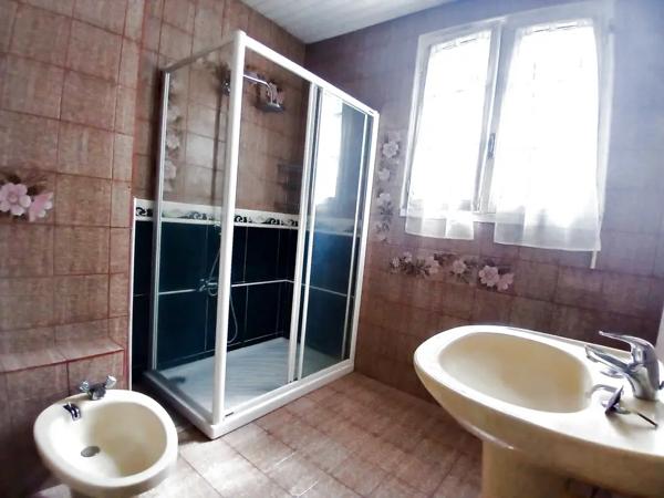 Maison familiale avec piscine Gare TGV d'Angoulême à proxi