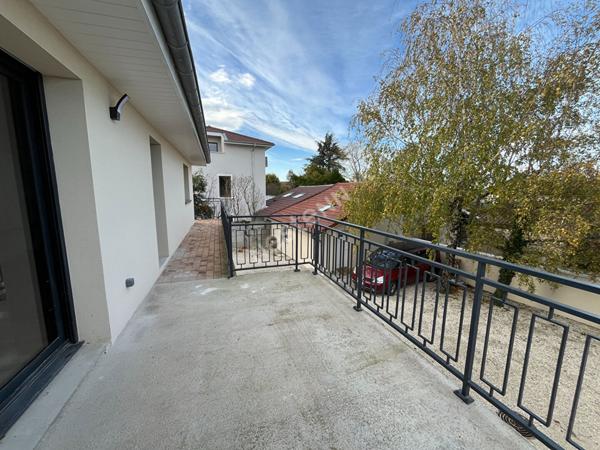 Centre village- Appartement 2 chambres- Balcon- Stationnement