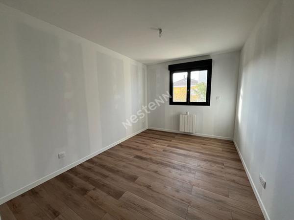 Centre village- Appartement 2 chambres- Balcon- Stationnement