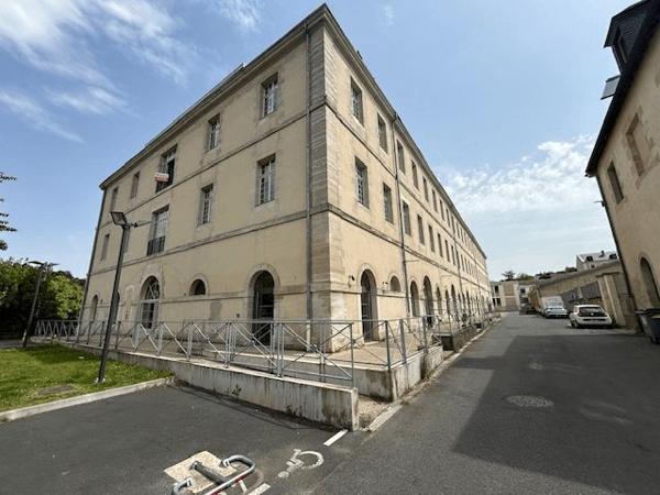 Appartement 4 pièces T4 F4 143.7 m² à Poitiers 34 BOULEVARD CHASSEIGNE 86000 à louer