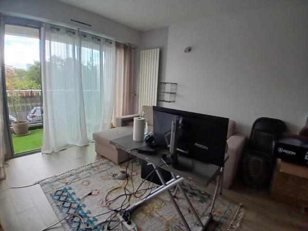 Vente                                                      Appartement
                        
                     2 pièces                      48 m2                     à Saint-Sébastien-sur-Loire