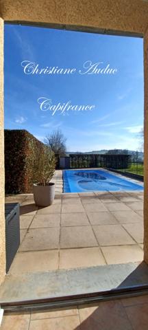 LE ROUSSET-MARIZY Ancien corps de ferme en pierre, avec piscine, sur terrain de 2 000 m² environ