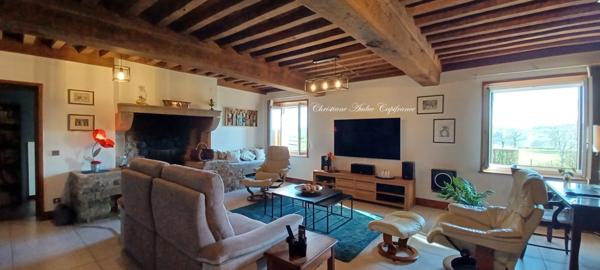 LE ROUSSET-MARIZY Ancien corps de ferme en pierre, avec piscine, sur terrain de 2 000 m² environ