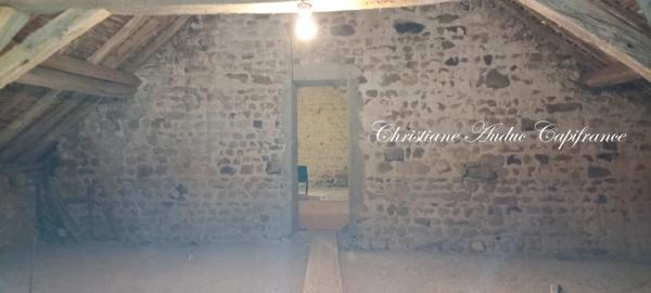 LE ROUSSET-MARIZY Ancien corps de ferme en pierre, avec piscine, sur terrain de 2 000 m² environ