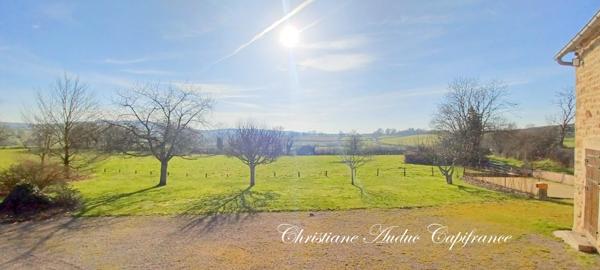 LE ROUSSET-MARIZY Ancien corps de ferme en pierre, avec piscine, sur terrain de 2 000 m² environ