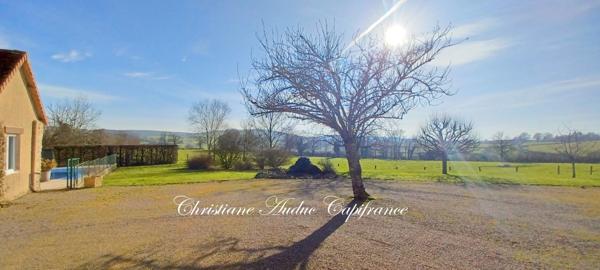 LE ROUSSET-MARIZY Ancien corps de ferme en pierre, avec piscine, sur terrain de 2 000 m² environ