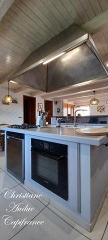 LE ROUSSET-MARIZY Ancien corps de ferme en pierre, avec piscine, sur terrain de 2 000 m² environ