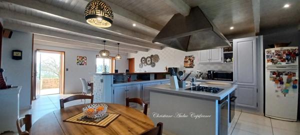 LE ROUSSET-MARIZY Ancien corps de ferme en pierre, avec piscine, sur terrain de 2 000 m² environ