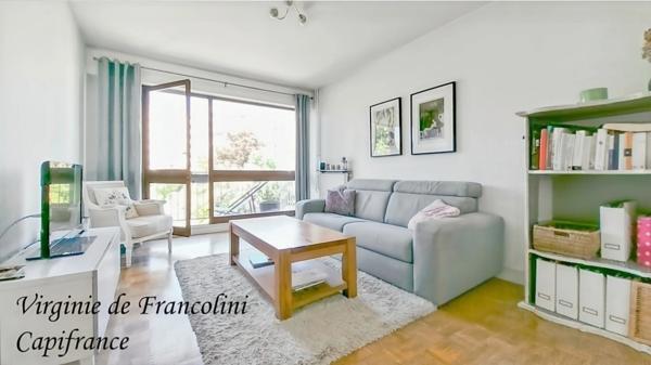 Montreuil-A vendre appartement 2 P-Balcon filant-4ème étage-Ascenseur-5mn métro Mairie de Montreuil-Lumineux-Calme