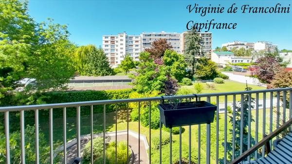 Montreuil-A vendre appartement 2 P-Balcon filant-4ème étage-Ascenseur-5mn métro Mairie de Montreuil-Lumineux-Calme