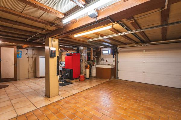 Maison familiale avec terrasse et jardin