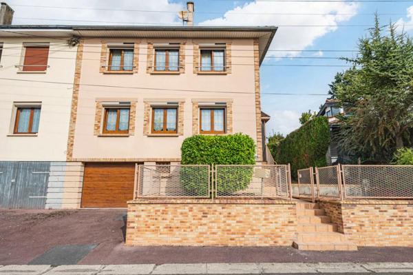 Maison familiale avec terrasse et jardin