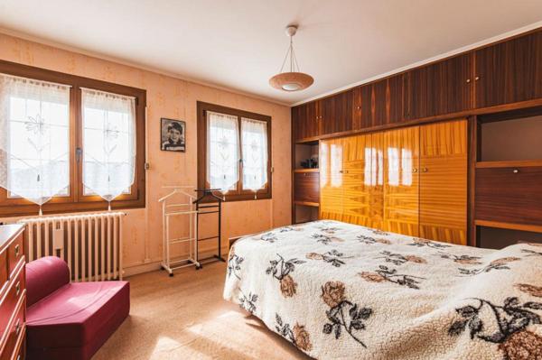 Maison familiale avec terrasse et jardin