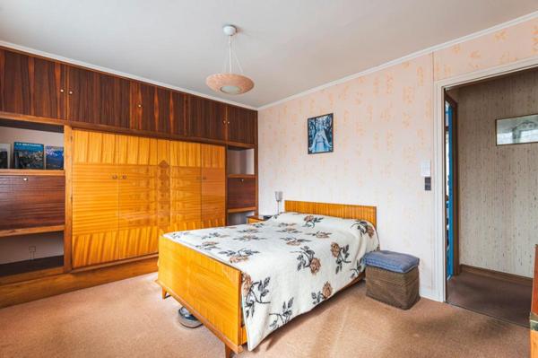 Maison familiale avec terrasse et jardin