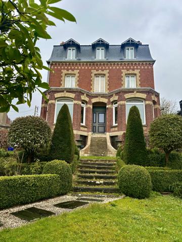 Maison 8 pièces - 210 m²